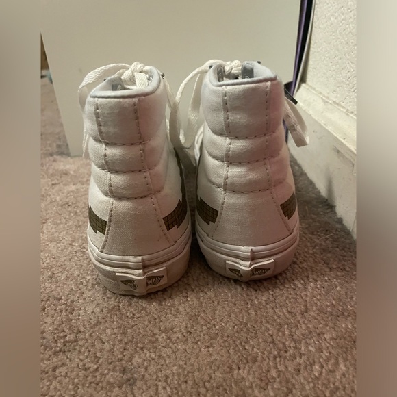 Mario Vans - Picture 7 of 11